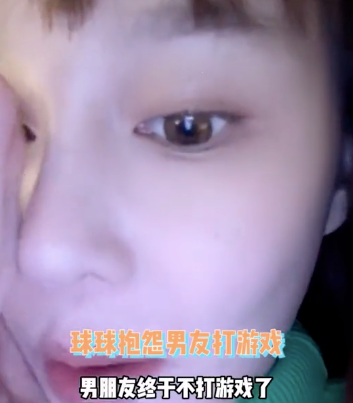 赵本山|64岁赵本山现身友人酒局！白酒一口干太豪迈，满头白发脸色通红