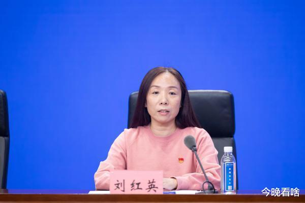 郑州中原区社区书记刘红英火了!因为疫情错过了女儿18岁成人礼!