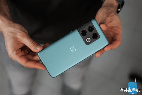 iphone13|性能比肩iOS,续航干翻iPhone13ProMax?老外对国产机刮目相看!