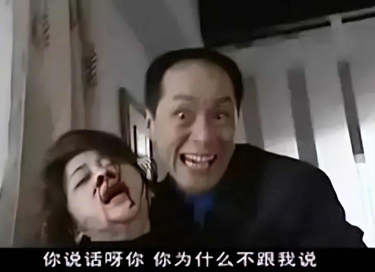 春妮|春妮曝光人艺员工食堂!大口啃鸡腿没架子,一旁冯远征全程盯着看