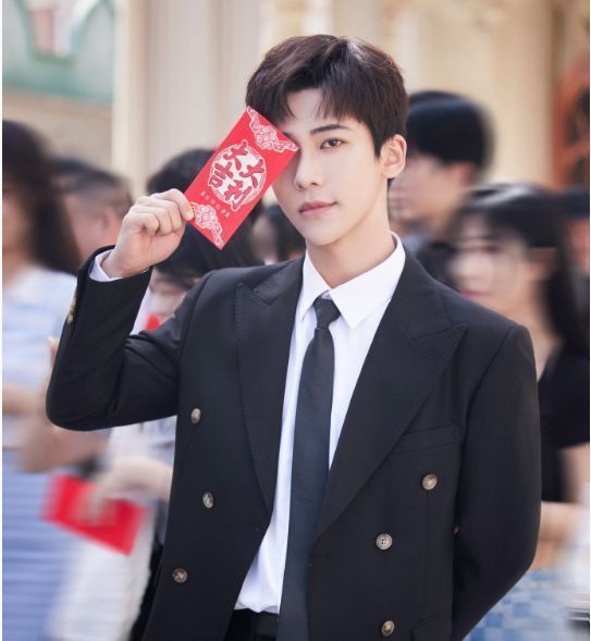 丁泽仁|丁泽仁评论区遭沦陷,网友喊话他退出娱乐圈,并向王一博道歉