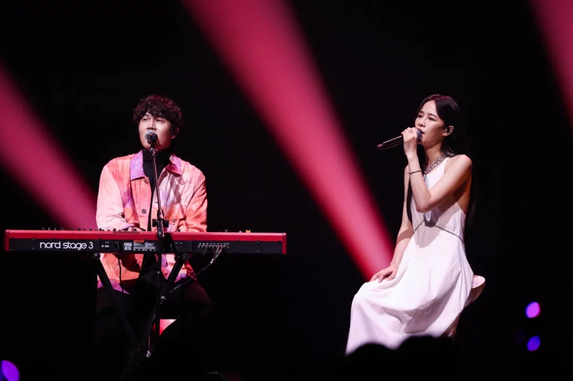 林允儿|第一次献给宇宙人！网红千千撞脸林允儿美翻了