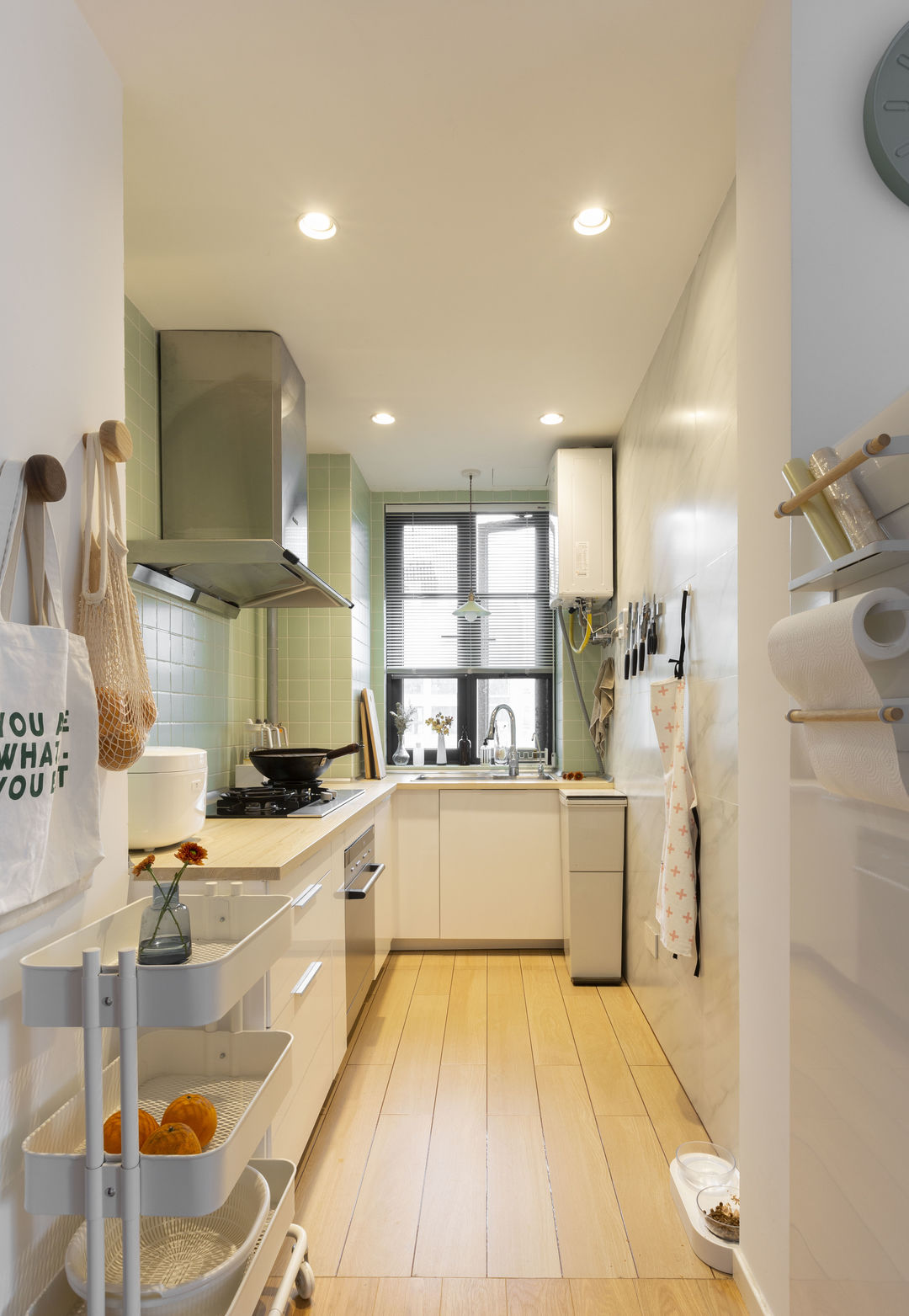 没有储物空间设计的极简风,还三房改两房,网友吵翻天说不懂生活