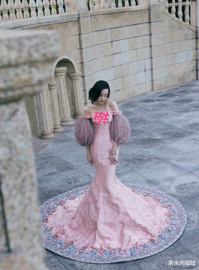 秦岚|高颜值也难驾驭粉色!杨幂胖20斤,刘涛变五五分,刘嘉玲扮嫩失败