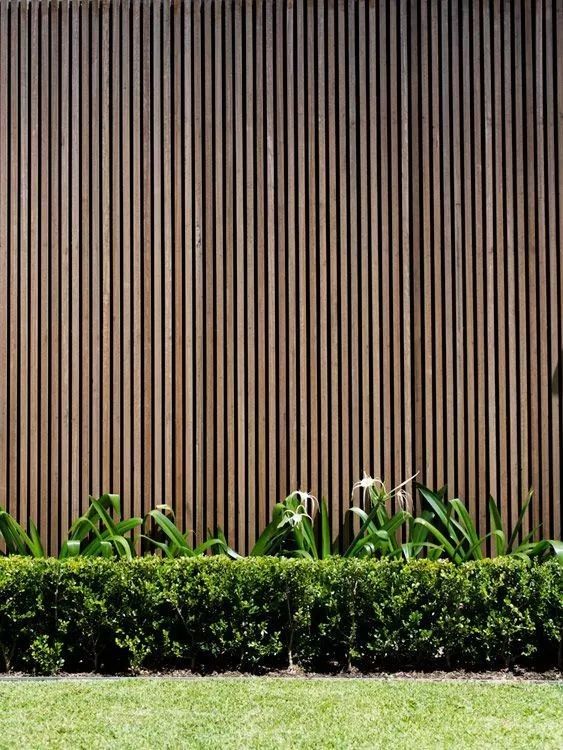 从围墙到露台,把木格栅装室外,通风换气,关键颜值还不赖