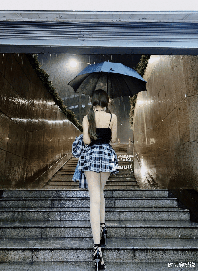 如果你觉得撑伞没诚意，那我就淋雨等你 ????