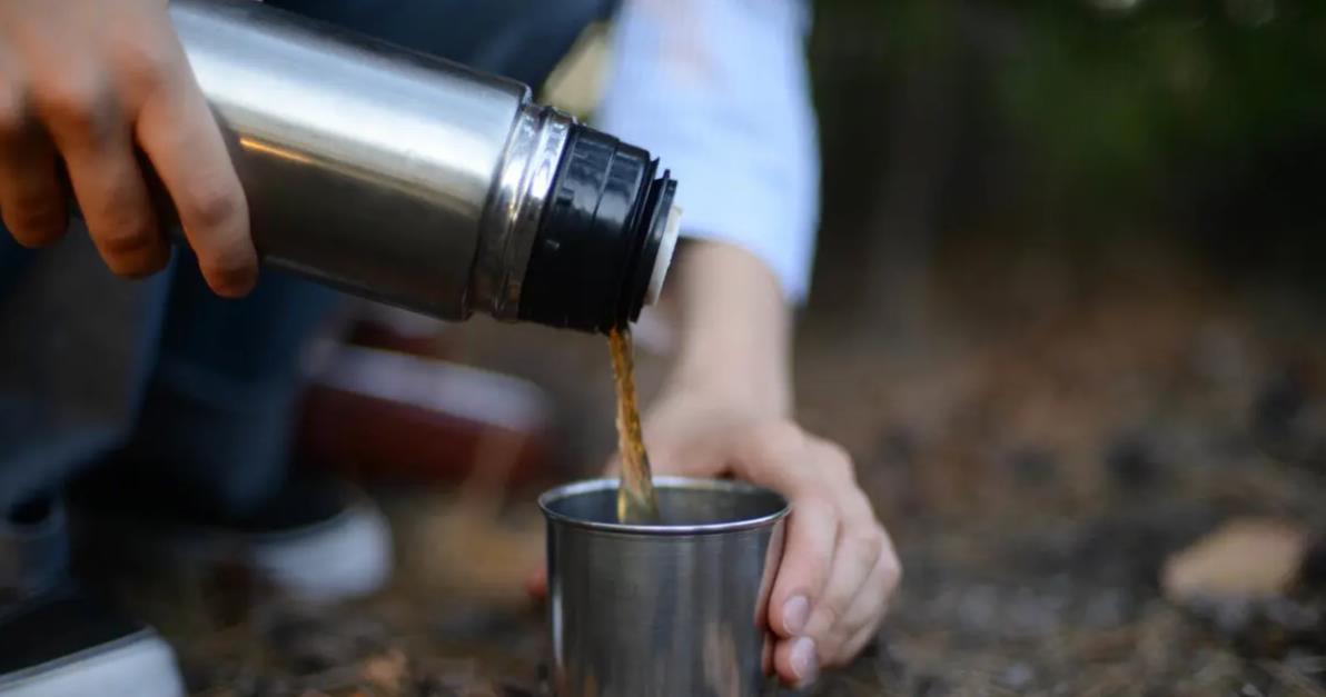 “夺命保温杯”遭央视曝光，热水进“毒水”出，重金属超标请注意