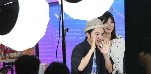 明星|40岁知名男星转行做维修工，剃光头穿旧衣搬重物，现况令人惋惜