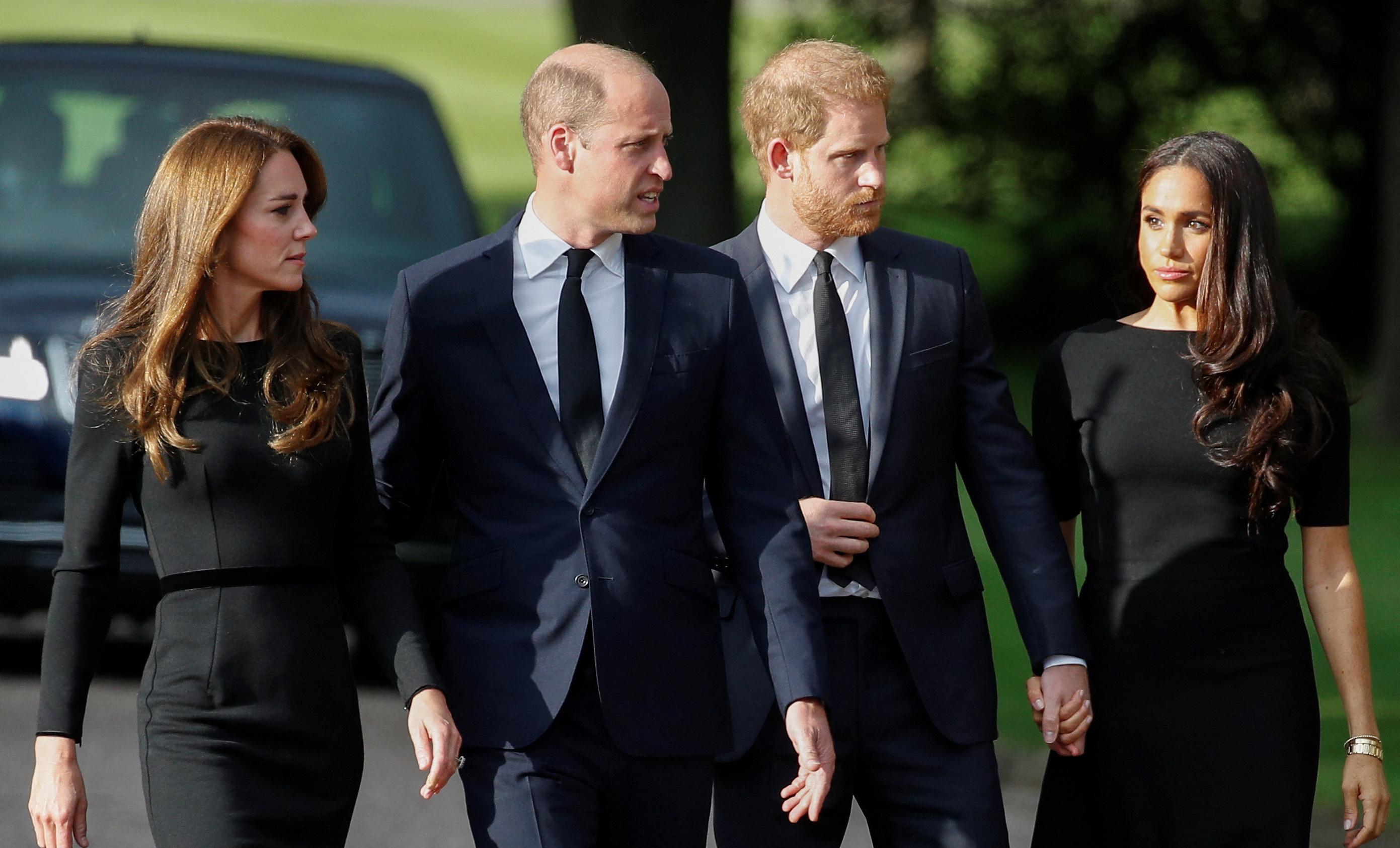 威廉|无视梅根主动示好，凯腾霸气怼梅根，一个动作让她无地自容