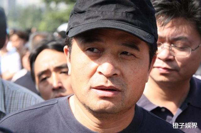 |父亲毕福剑前途尽毁，家庭破碎，被称“另类”的毕凌如何了？