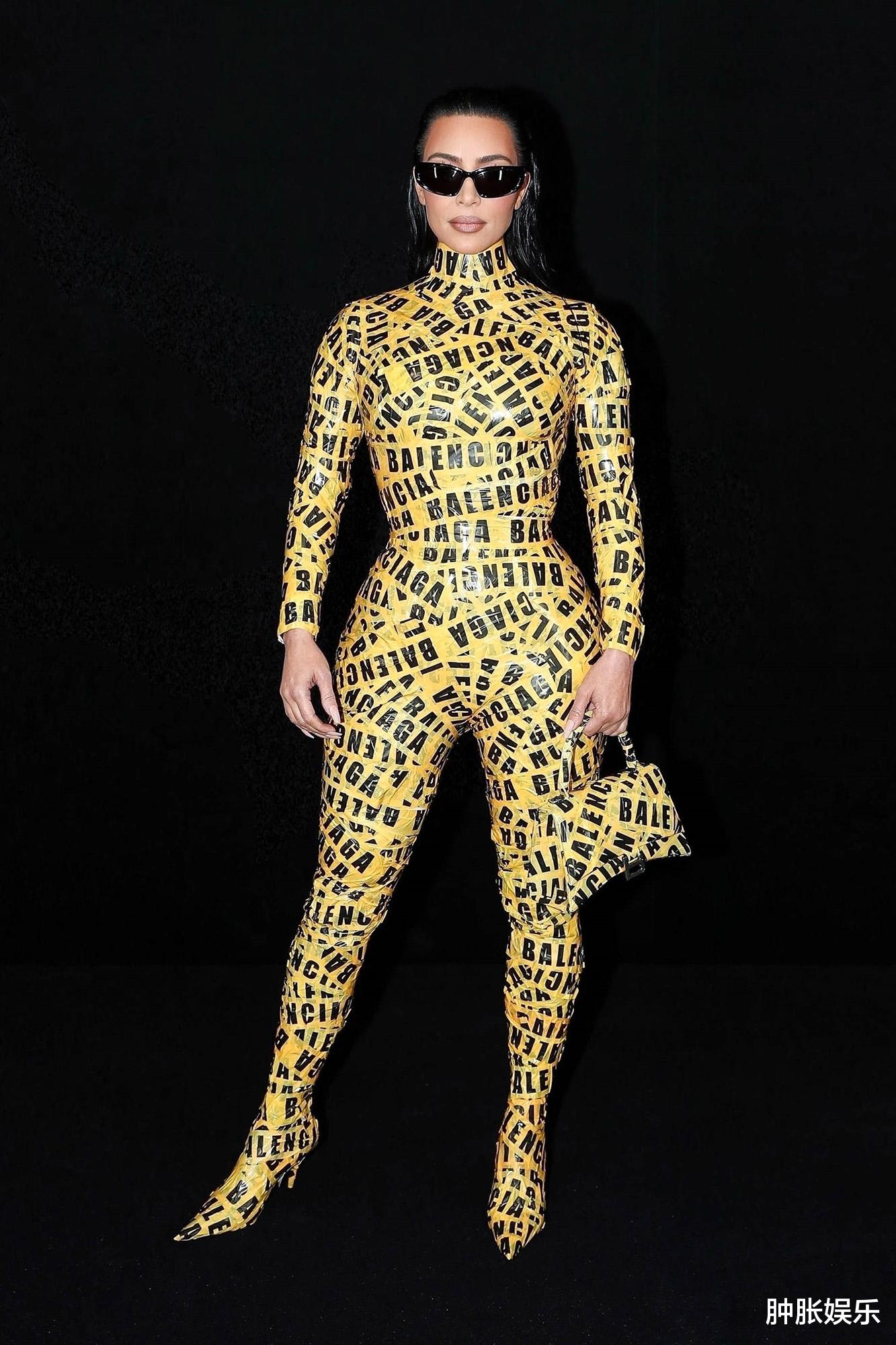 金·卡戴珊|「迷惑时尚」金·卡戴珊全身捆紧「黄色胶带」就上阵！