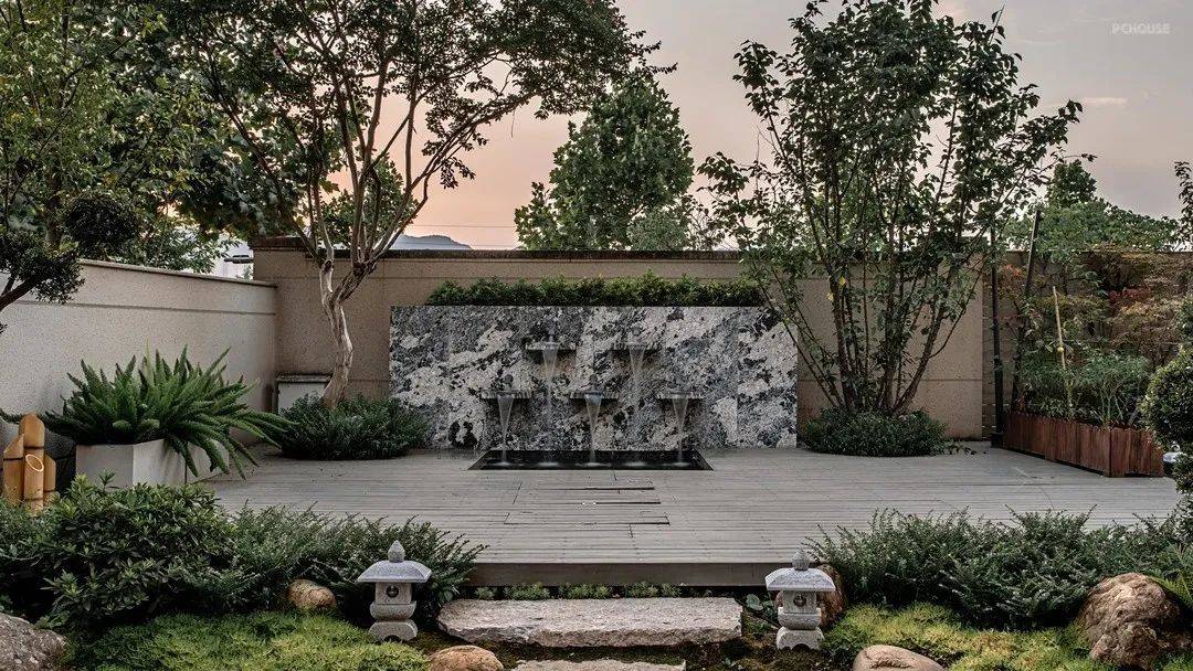 新中式与现代轻奢的完美结合,320㎡私家绿林绝美景观