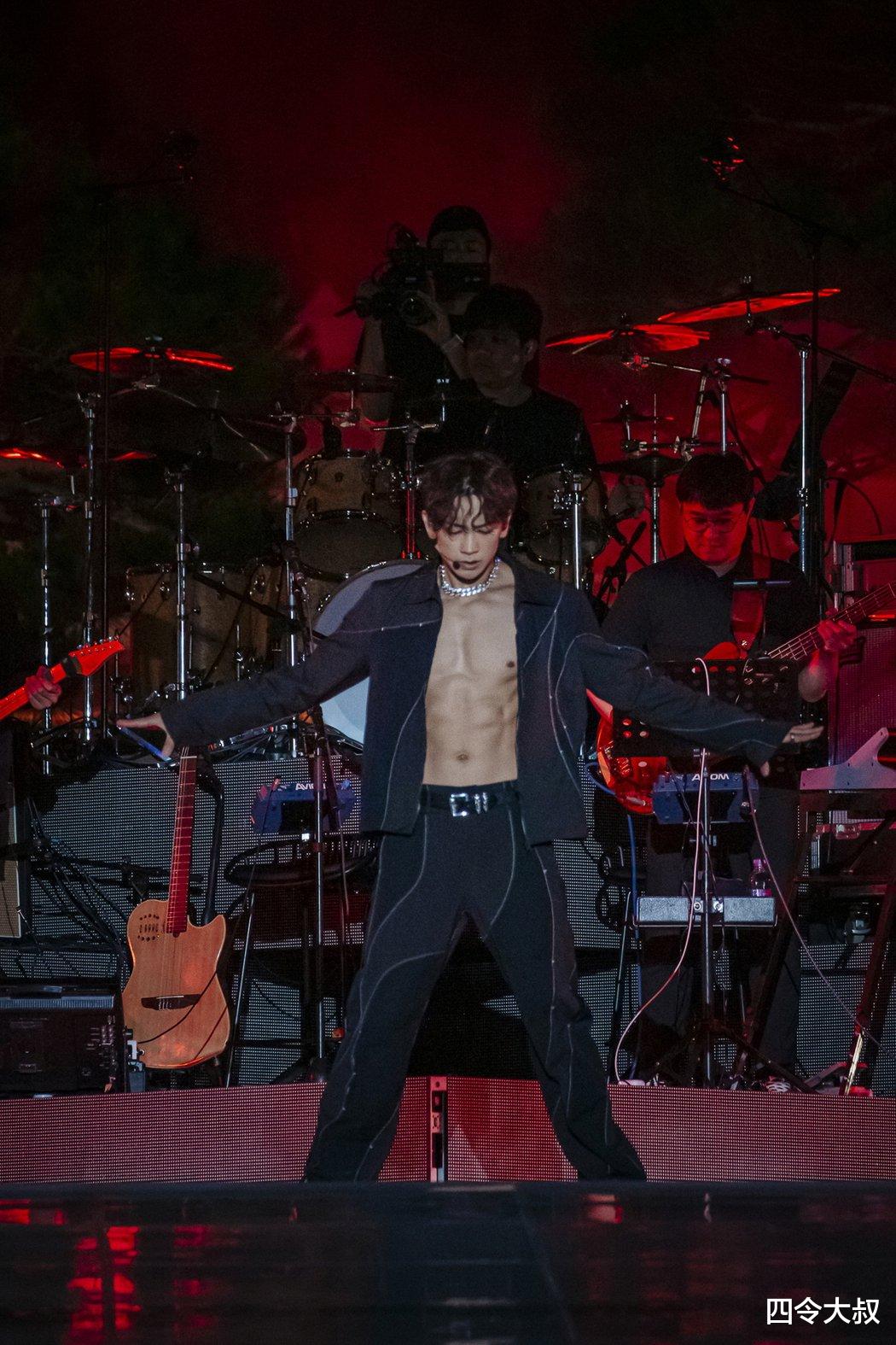 郑智薰|Rain青瓦台开唱,狂露巧克力腹肌,拼死一搏只为一曲