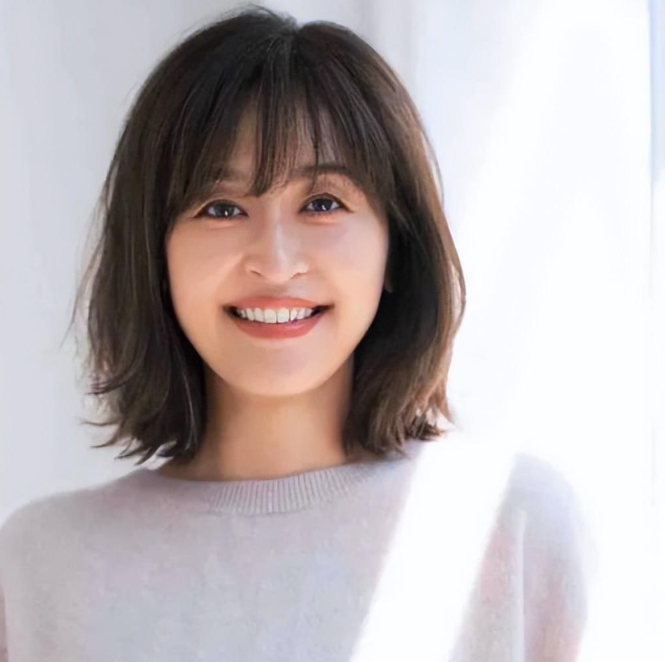 编发 什么年纪做什么发型,长头发过于枯燥,根本没什么新意