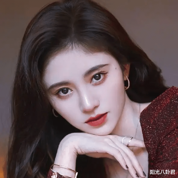 明星素颜 素颜寡淡无味,妆后美到发光,建议这8位女星直接把妆“焊”脸上