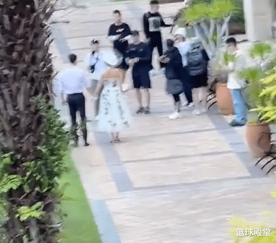 王君瑞|赵继伟婚礼彩排！范子铭阳台“偷窥”，两人恩爱相视，太般配了！