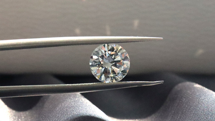 预算1万,培育钻石和天然钻石买哪个好?