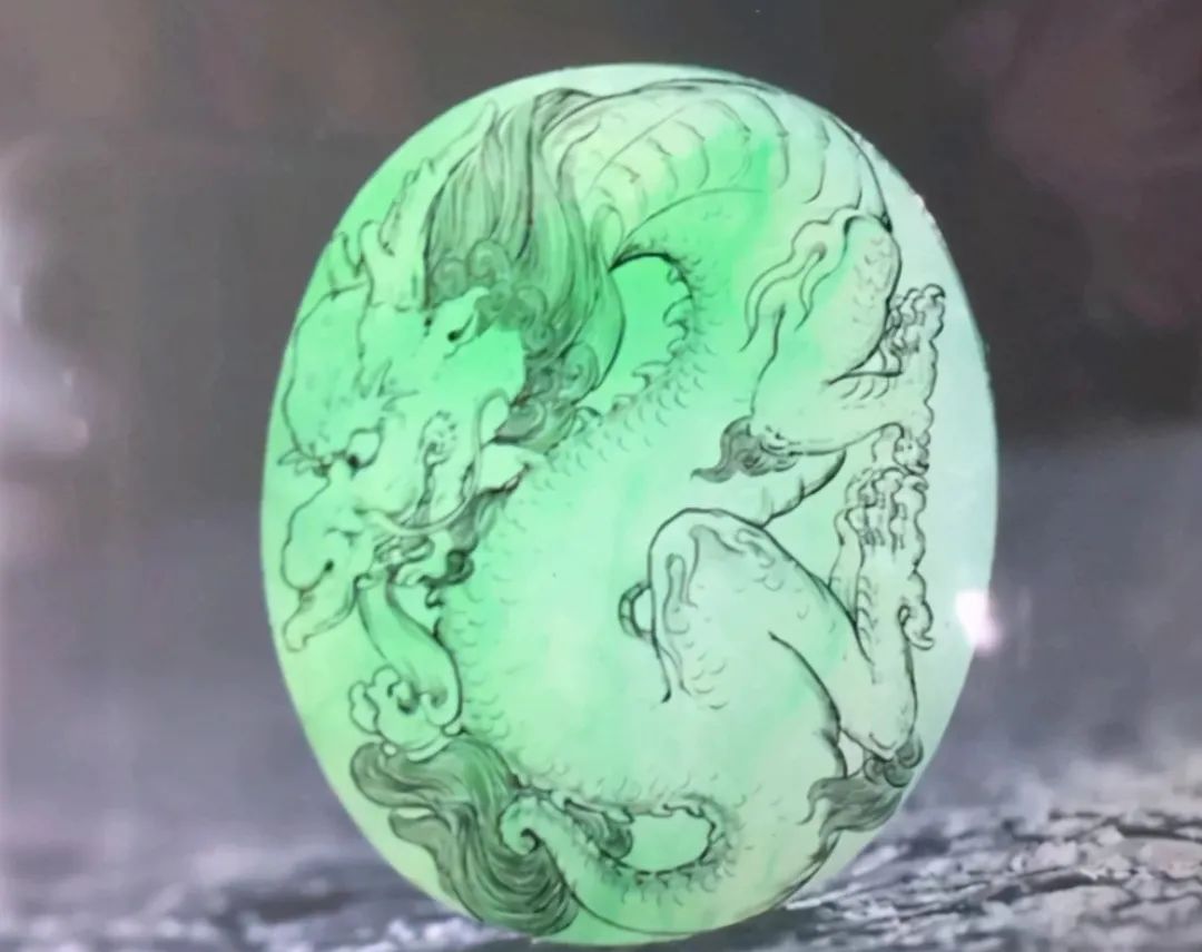 玉雕|飘绿的翡翠手镯心,玉雕师却有不一样的想法,起货后太特别了!