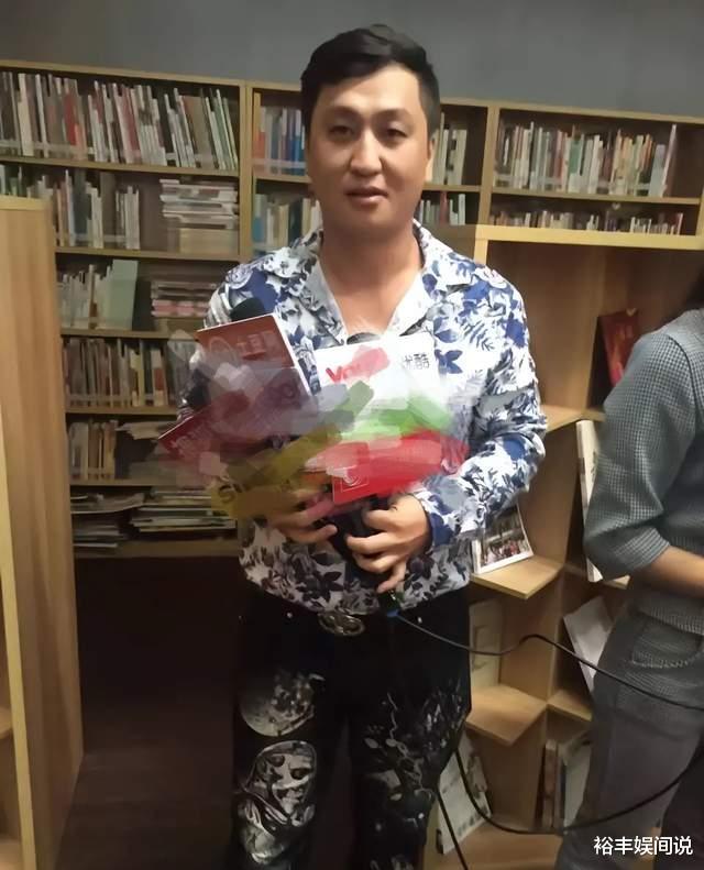 44岁网红黄焕明昏迷两年去世,癌症妻子无怨无悔照顾,儿子刚五岁