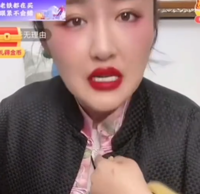 金·卡戴珊|娇娇：我很优秀，《欢乐喜剧人》上表演挺好的，有300来万粉丝