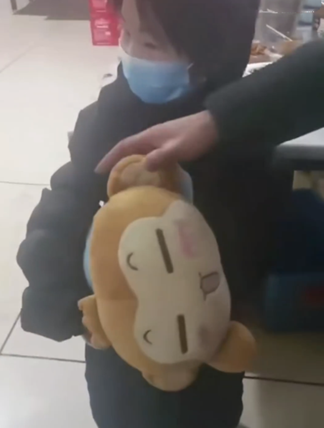 项链|母女被老公赶出家门，从辽宁走到哈尔滨找工作，蓬头垢面人让心疼