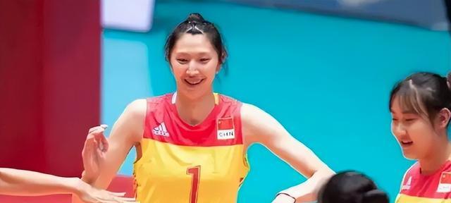 蔡斌|给蔡斌点赞！江苏女排两新星“被弃”，一人曾被捧为巨星接班人！