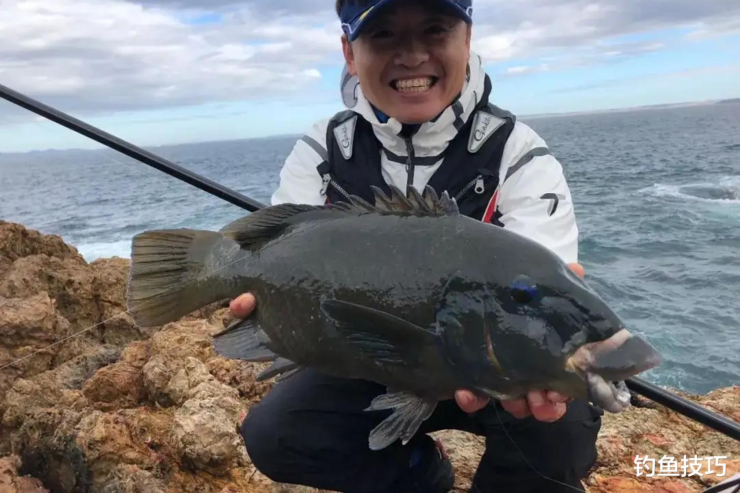海鱼|如何钓黑毛鱼?黑毛鱼喜欢吃什么?黑毛鱼的摄食习性和垂钓技巧