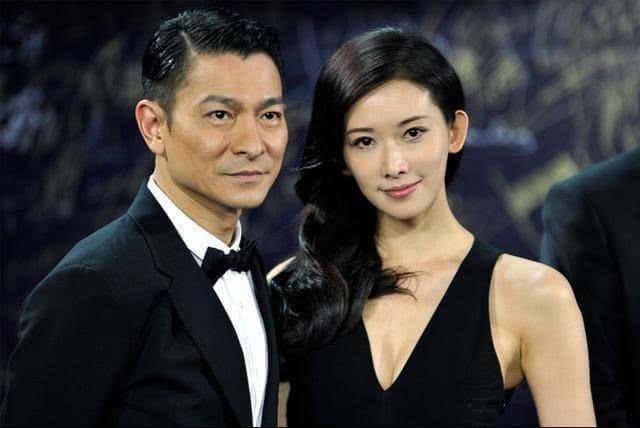 刘德华|刘德华背后的女人,二十多年的等待,换来华仔的不离不弃