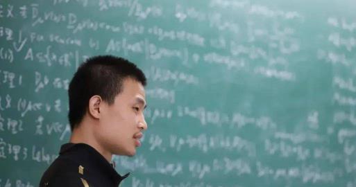 考研|韦东奕《简历》走红网络,短短4行字,是他人一生无法达到的高度