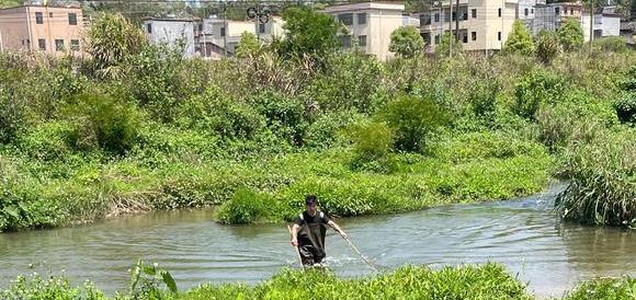 四川省|四川一男子野钓偶遇电鱼人，随后的做法被质疑，到底是怎么回事？