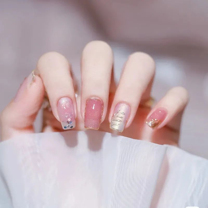 韭菜 简约气质的过年款美甲来了，快美起来！