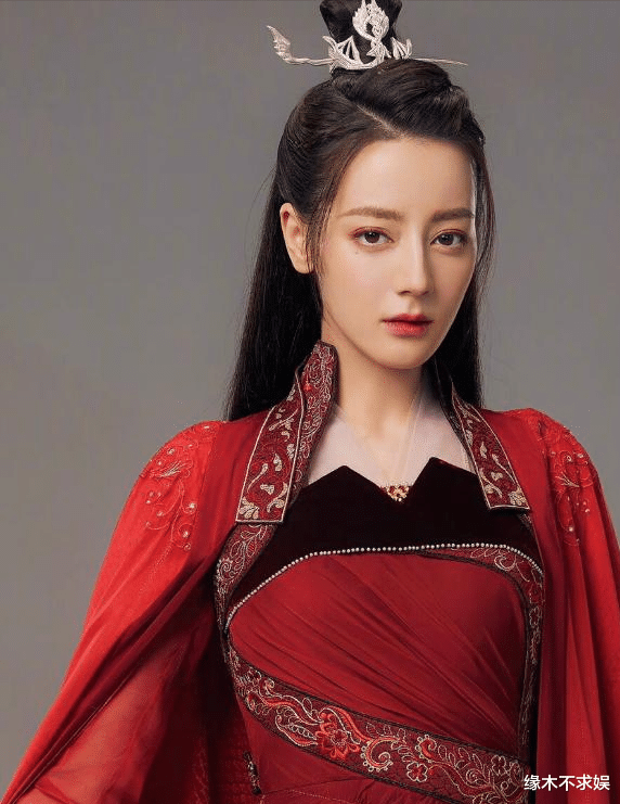 张兰|李一桐辞演《武庚纪》，男主任嘉伦被骂惨，迪丽热巴工作室躺枪