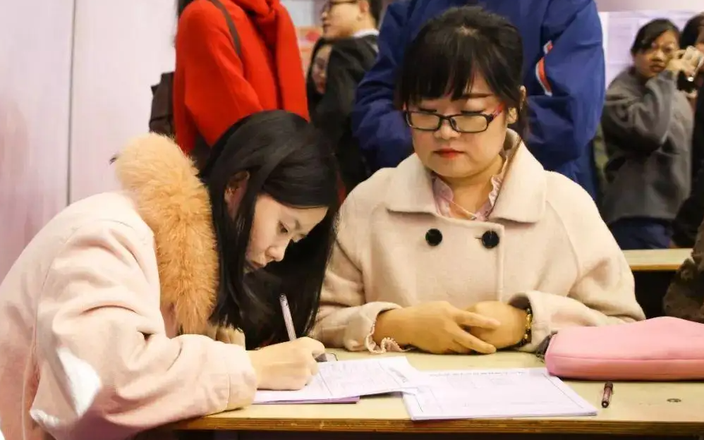 招聘|茅台集团公开招聘正式工,六险二金待遇佳,博士年薪有望高达30万