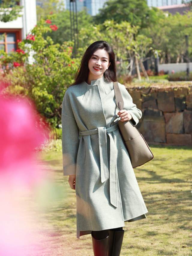 针织衫|会穿的职场女人,都爱“针织衫+打底裤和半身裙”,时髦又显气质