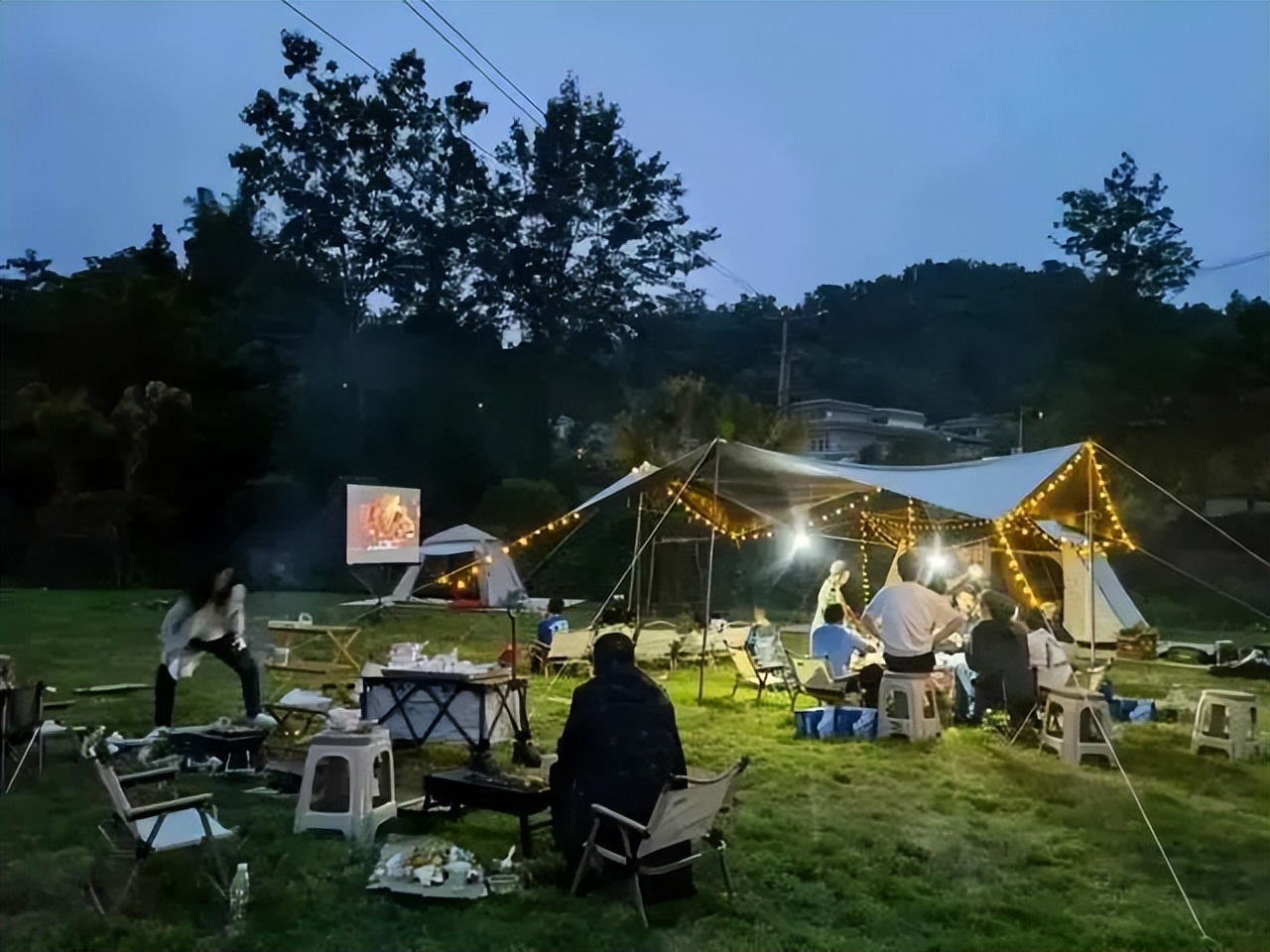 青岛市|想去大自然里透透气  想搭起帐篷、支起烤架、摆上美食  想烤串、弹琴、歌唱、谈心、看星星……  去露营吧！！！