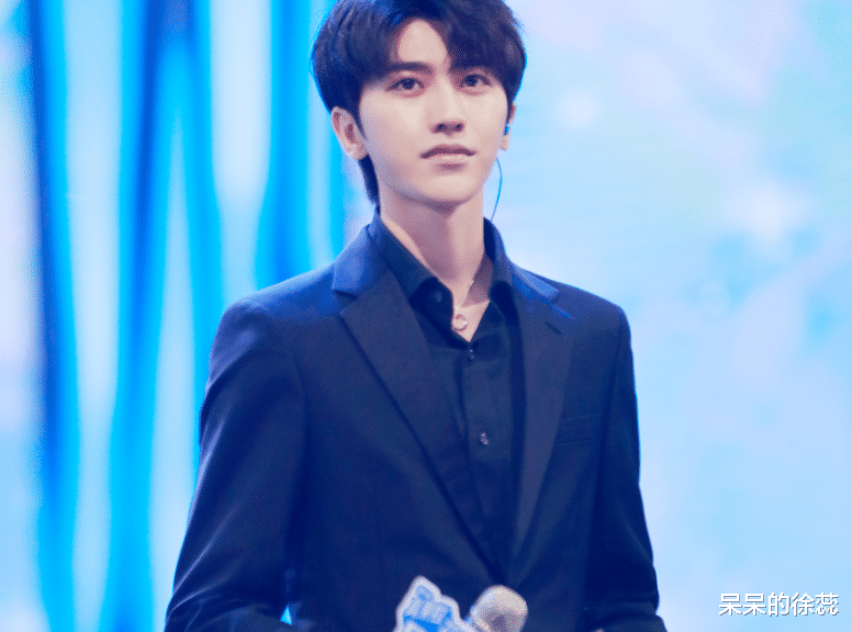 蔡徐坤|四年没演戏的蔡徐坤,被传与虞书欣合演情侣,网友评价出奇一致!