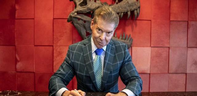 wwe|WWE老麦长孙进军橄榄球界，未来或助公子哥夺权！斯蒂芬妮再降权
