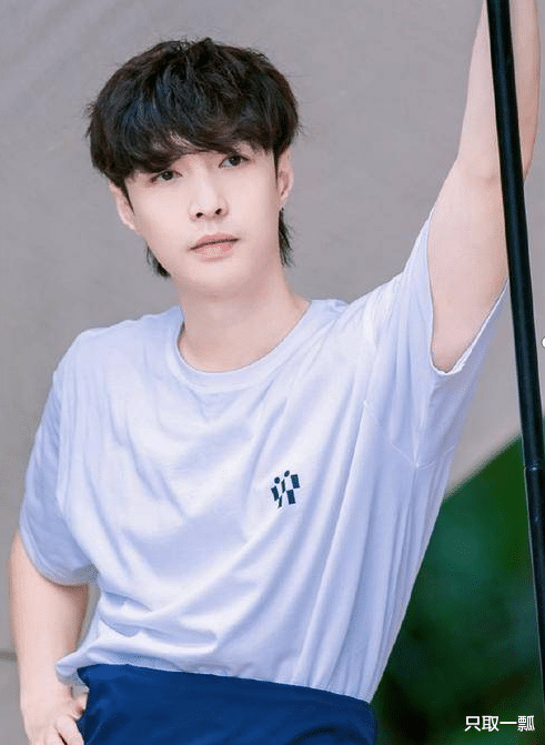 张艺兴|张艺兴中国最强“练习生”，参加综艺遭黑粉狂喷，后成“男人帮”团宠