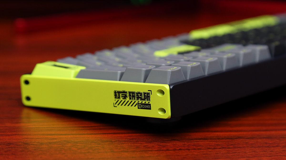 芯片|iQunix F97三模无线机械键盘评测：缤纷配色，紧凑布局