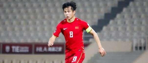 |男足队长即将退出足坛？因足协降薪太狠，哭诉无力承担房贷