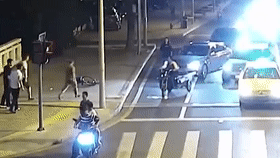 2018年昆山一男子当街持刀砍人，结果被路人反杀，法院：无罪释放