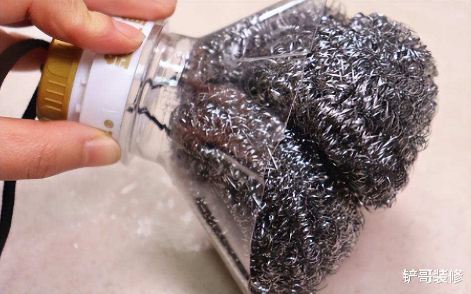 建议大家：不管厨房多大，都不能放这4样物品，别不当回事！