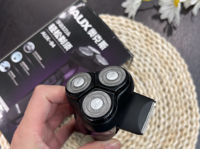 掌阅|比小米定价都“狠”!奥克斯防夹须剃须刀30天续航,仅售29元!