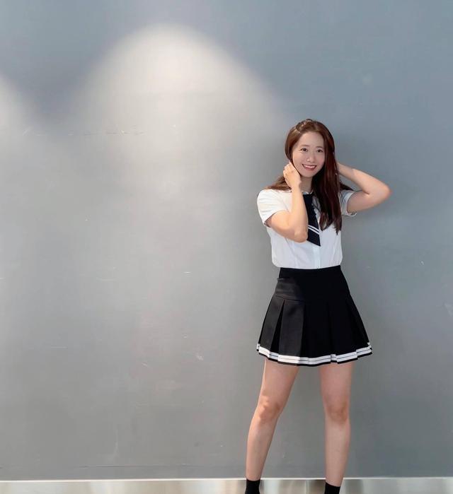 林允儿|林允儿、徐贤穿学生装引热议,韩网友:太漂亮了!