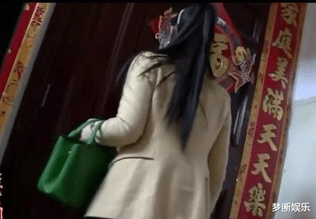 湖南一女大学生与男友恋爱7年,男友发迹后却失联,再见面时已结婚