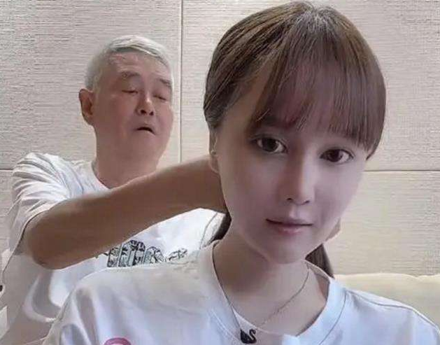 赵本山|球球分手早有征兆：赵本山曾多次表态不满，斥责前男友化妆不男人