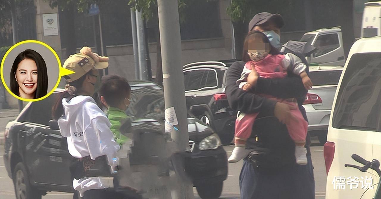 谭维维|谭维维已当妈，手抱两孩子出行曝光后，她的生育时间被扒