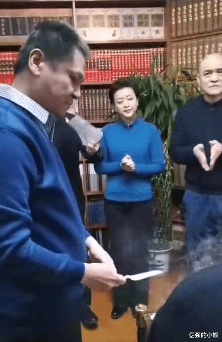 杨澜|倪萍、杨澜、敬一丹，何必趟这种浑水，参加塑像揭幕仪式，全程黑脸