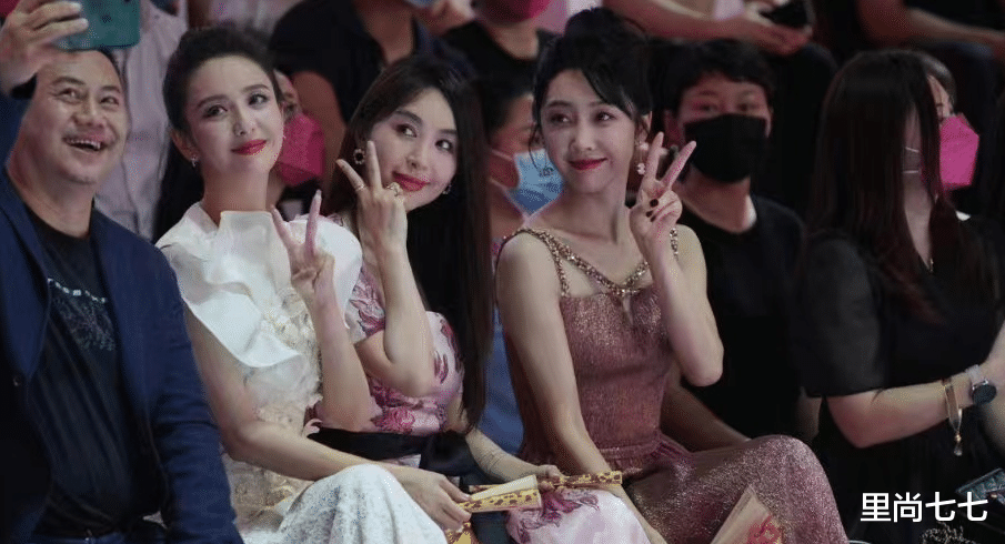 佟丽娅李菲儿同框，80斤身材的佟丽娅气质完胜，李菲儿模样大变