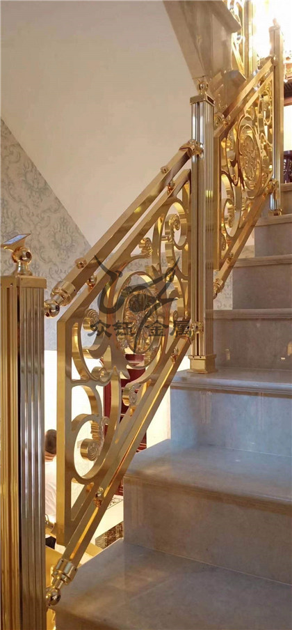 欧式铜艺楼梯护栏 别墅装修用这款铜板雕花护栏扶手